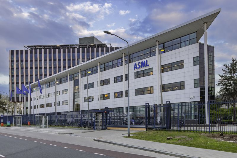 ASML и TSMC обявиха партньорство за създаване на фотомаски за High NA EUV